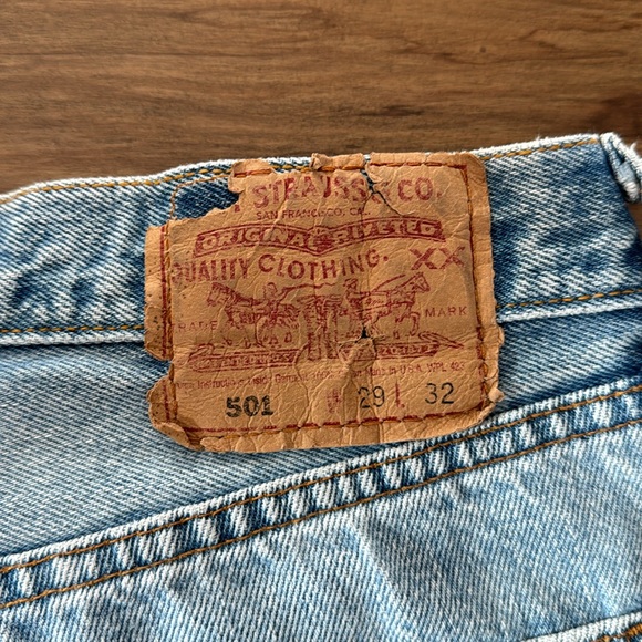 Authentic Vintage Levi 501 Jeans - Picture 4 of 9